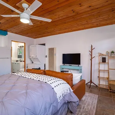 Casita Gomez- Patio, Studio, Railyard District *